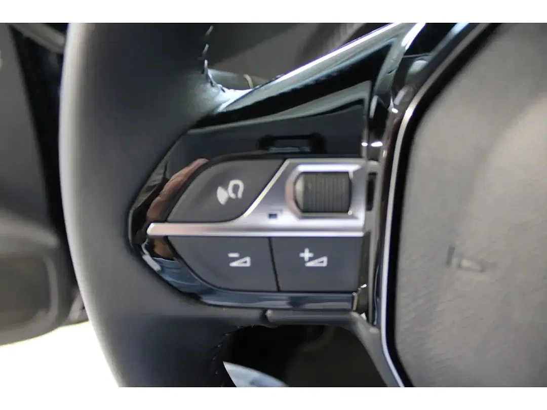 Peugeot 208 - Thumbnail 13