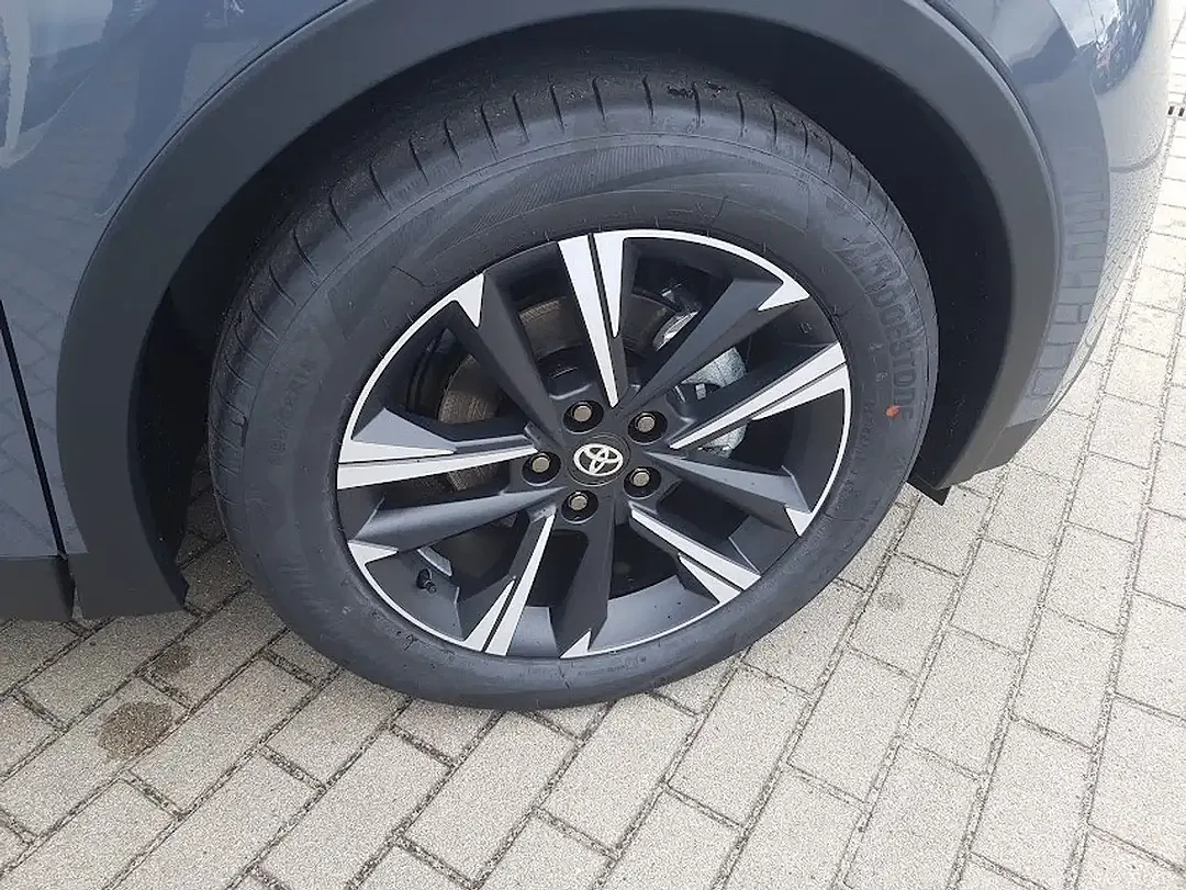 Toyota C-HR - Thumbnail 4