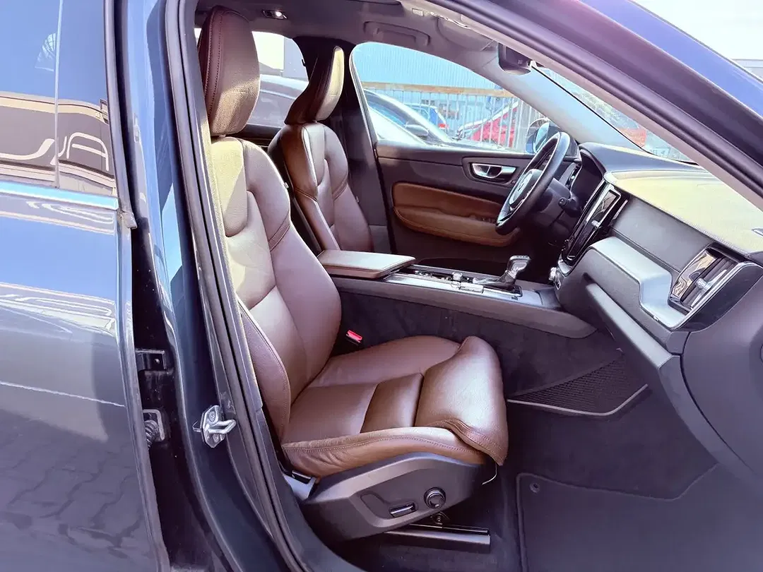 Volvo XC60 - Thumbnail 4
