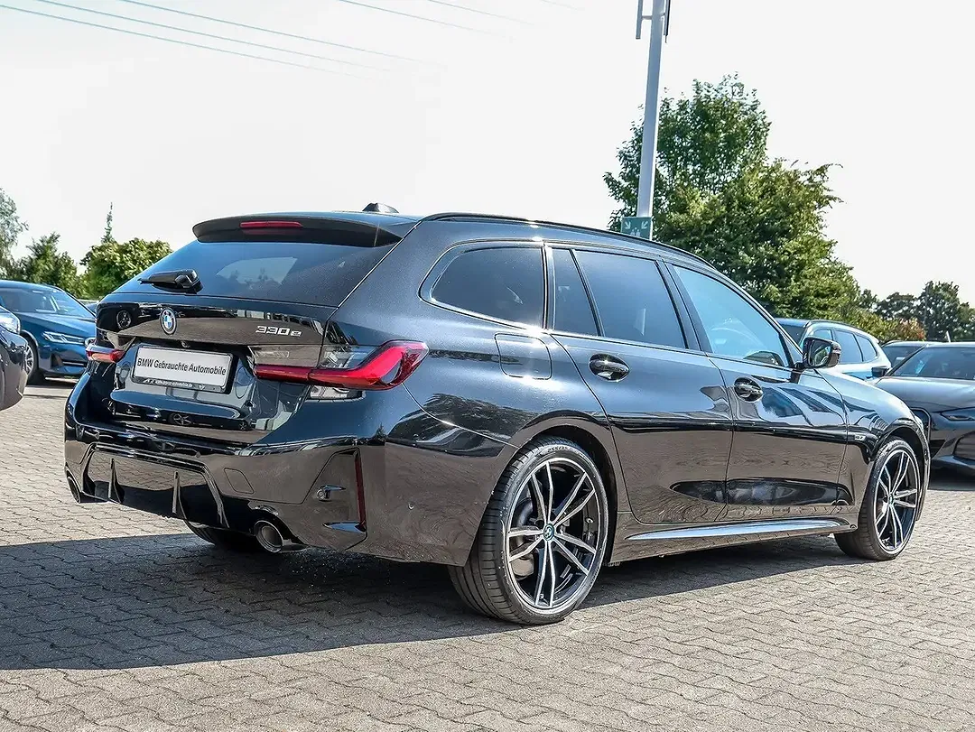 BMW 330 - Thumbnail 2