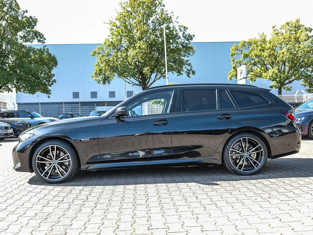 BMW 330 - Thumbnail 9