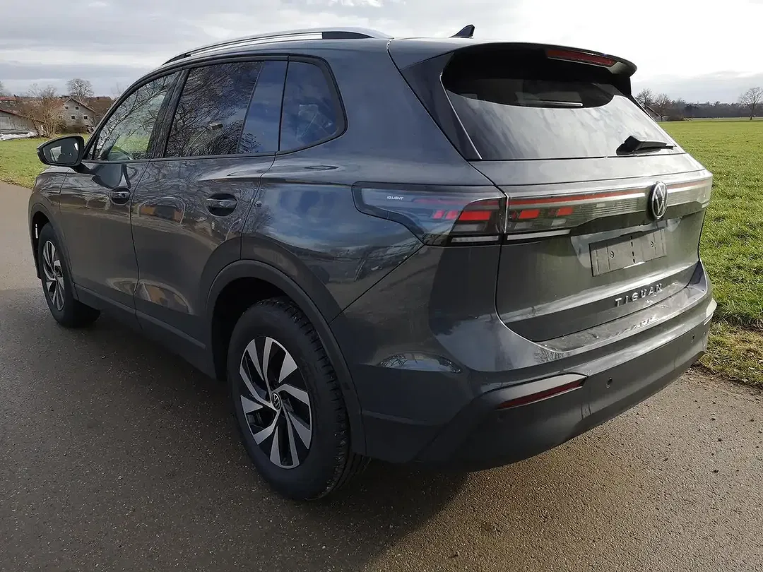 Volkswagen Tiguan - Thumbnail 2