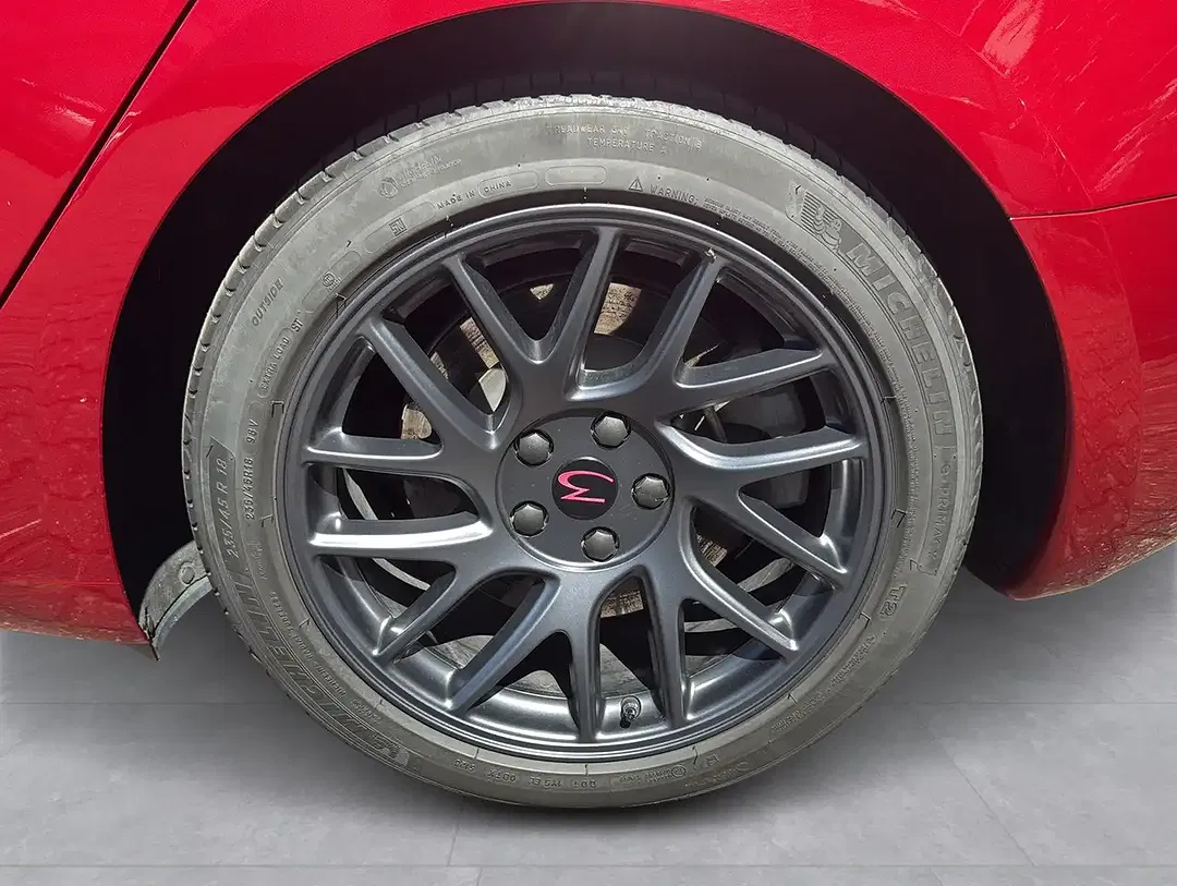 Tesla Model 3 - Thumbnail 22