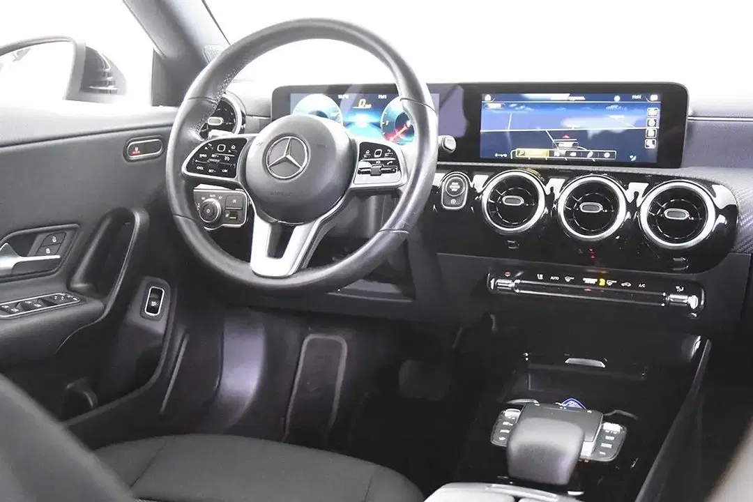 Mercedes-Benz CLA 200 - Thumbnail 11