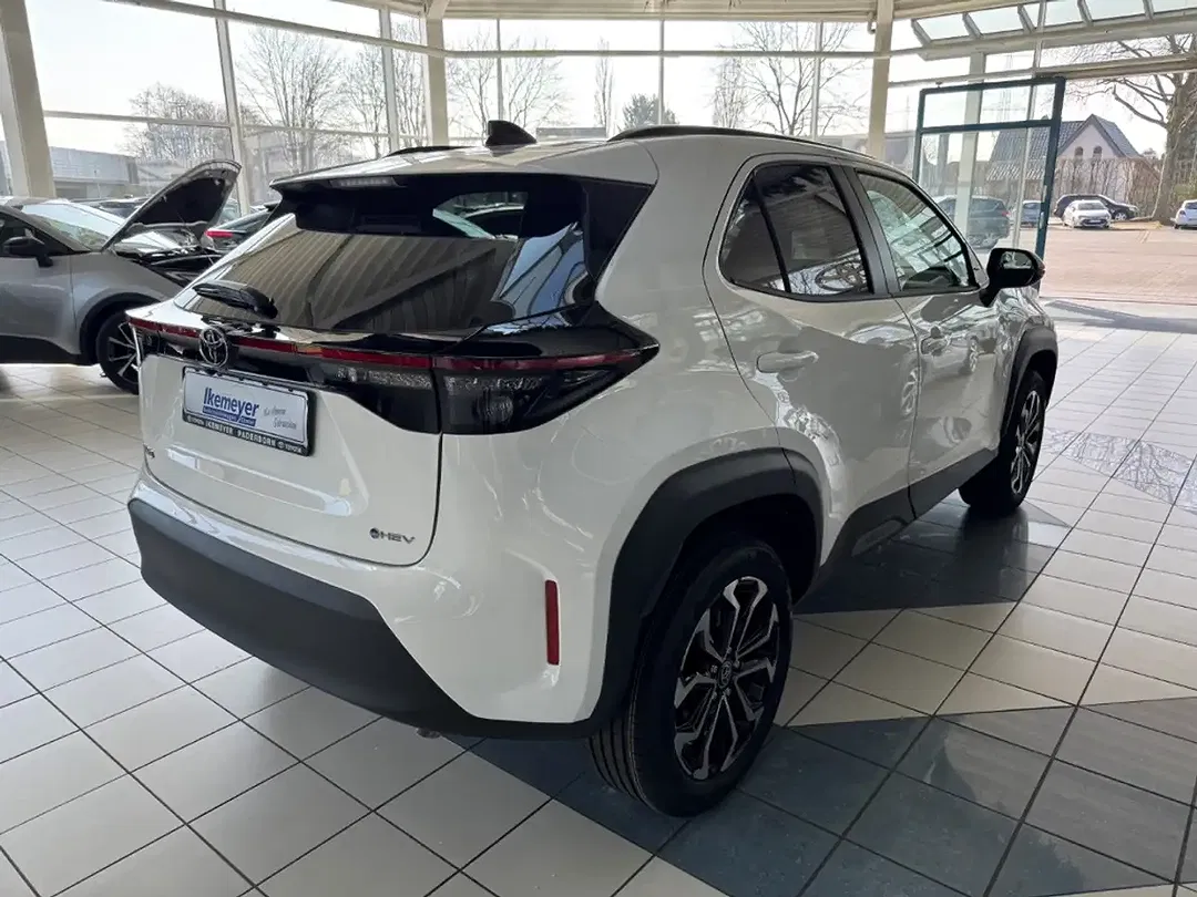 Toyota Yaris Cross - Thumbnail 3