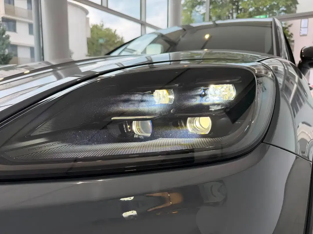 Porsche Cayenne - Thumbnail 8