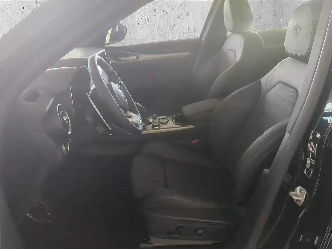 Alfa Romeo Stelvio - Thumbnail 8