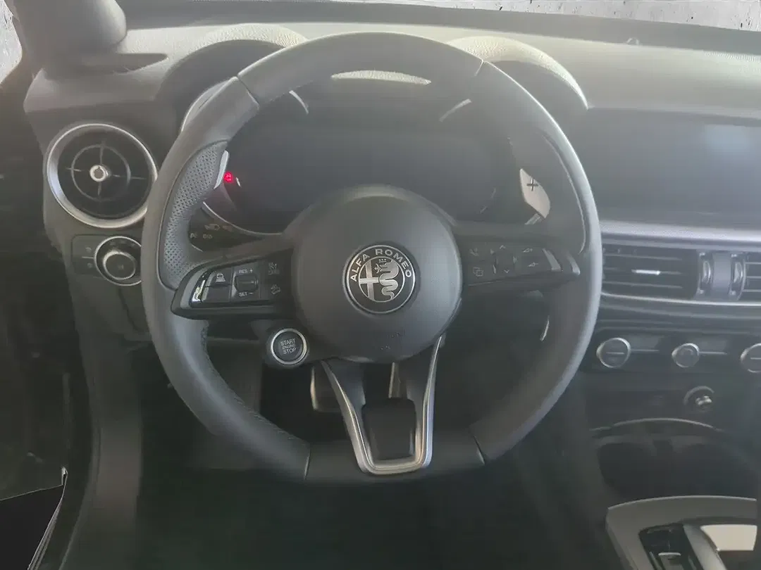 Alfa Romeo Stelvio - Thumbnail 9