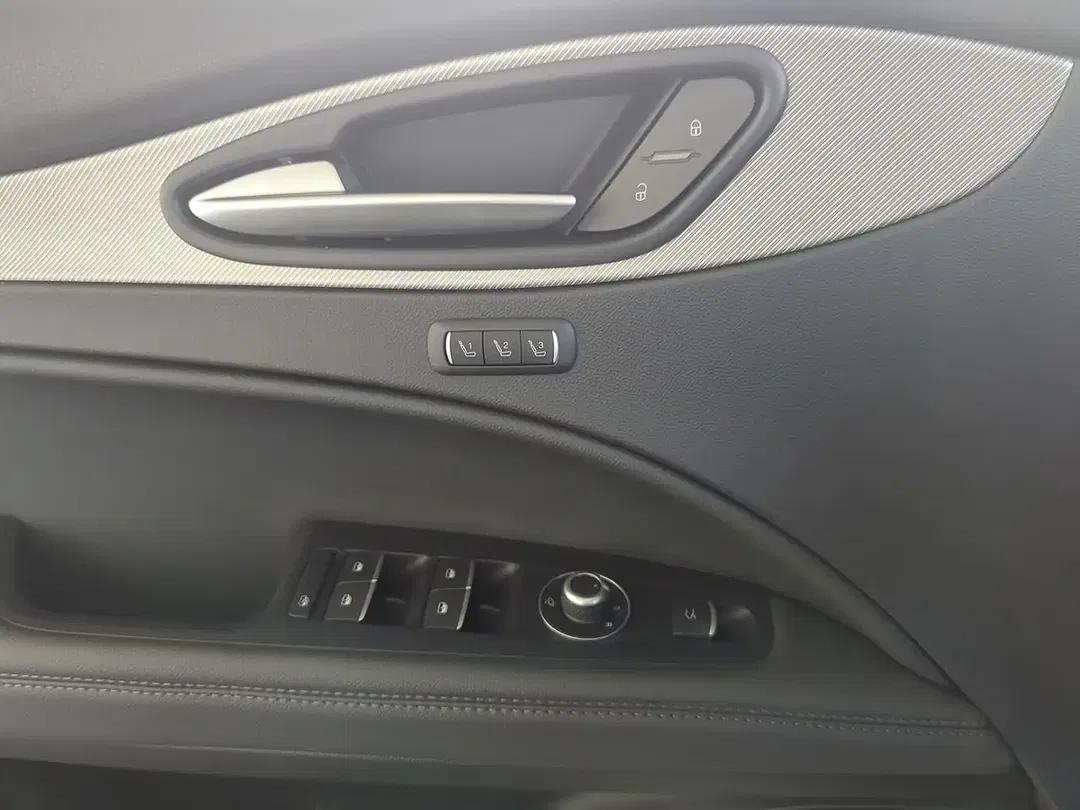 Alfa Romeo Stelvio - Thumbnail 11