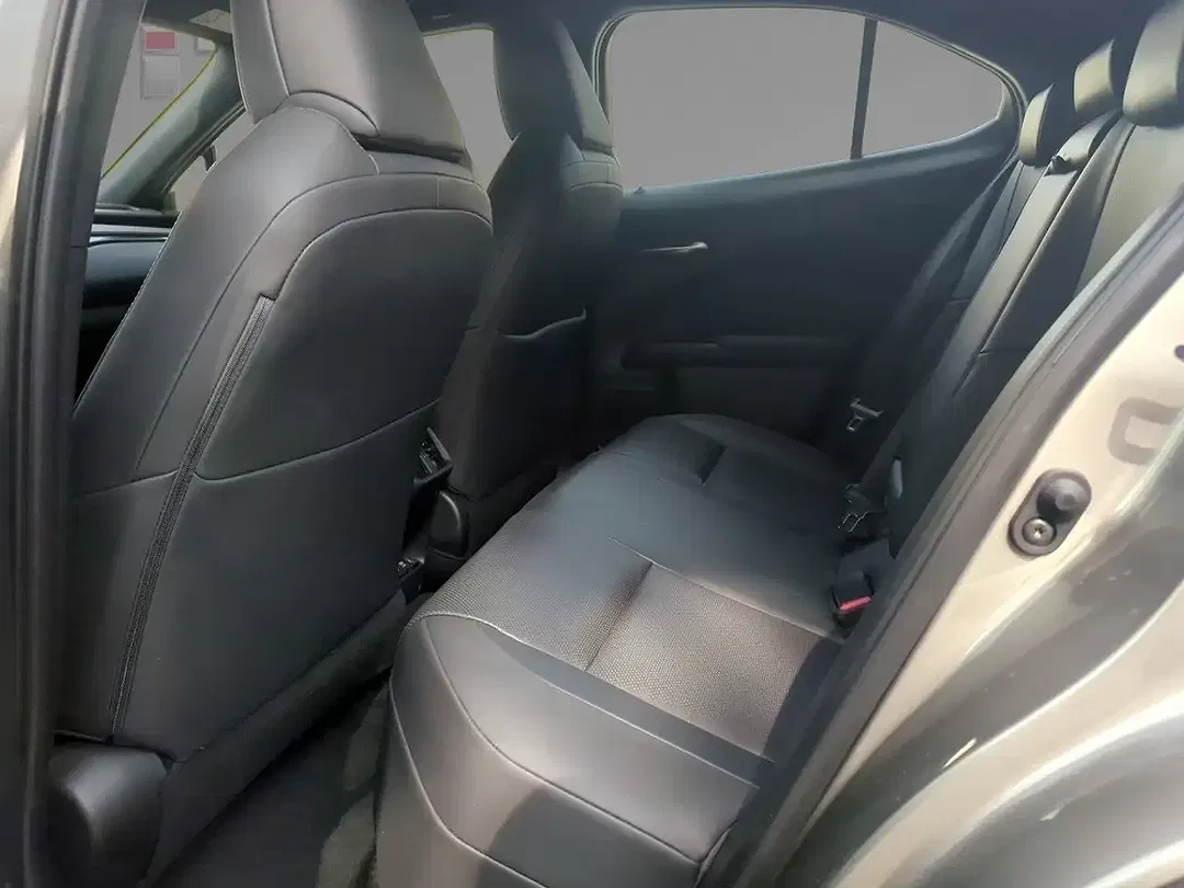 Lexus UX 300e - Thumbnail 9