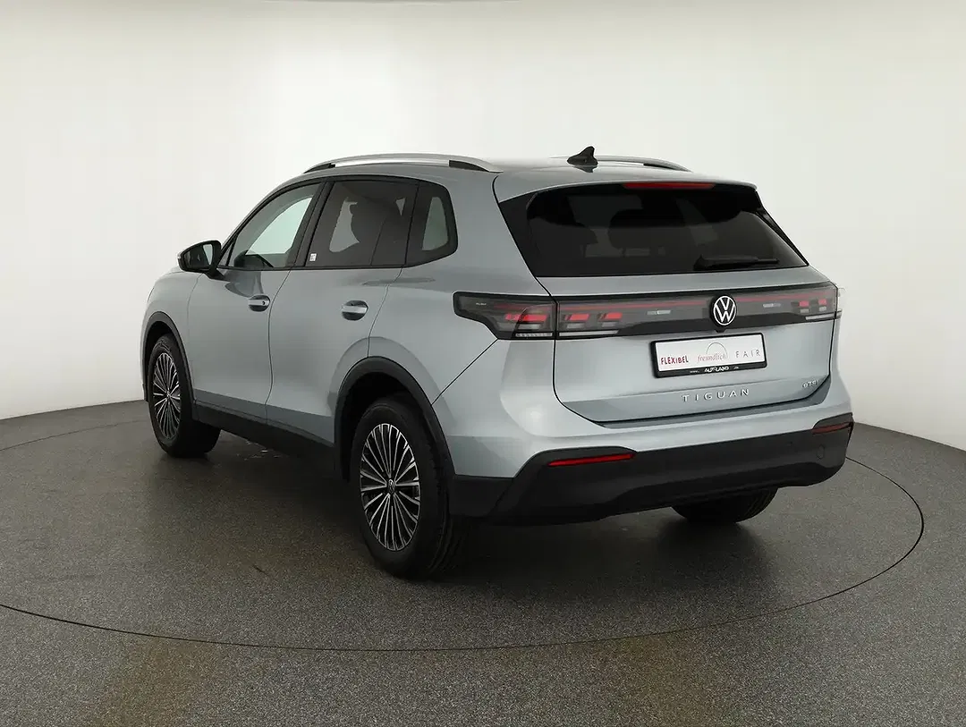 Volkswagen Tiguan - Thumbnail 3