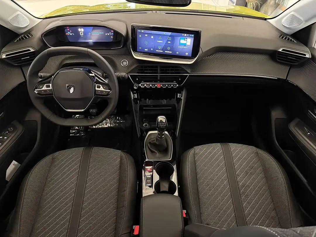 Peugeot 208 - Thumbnail 9