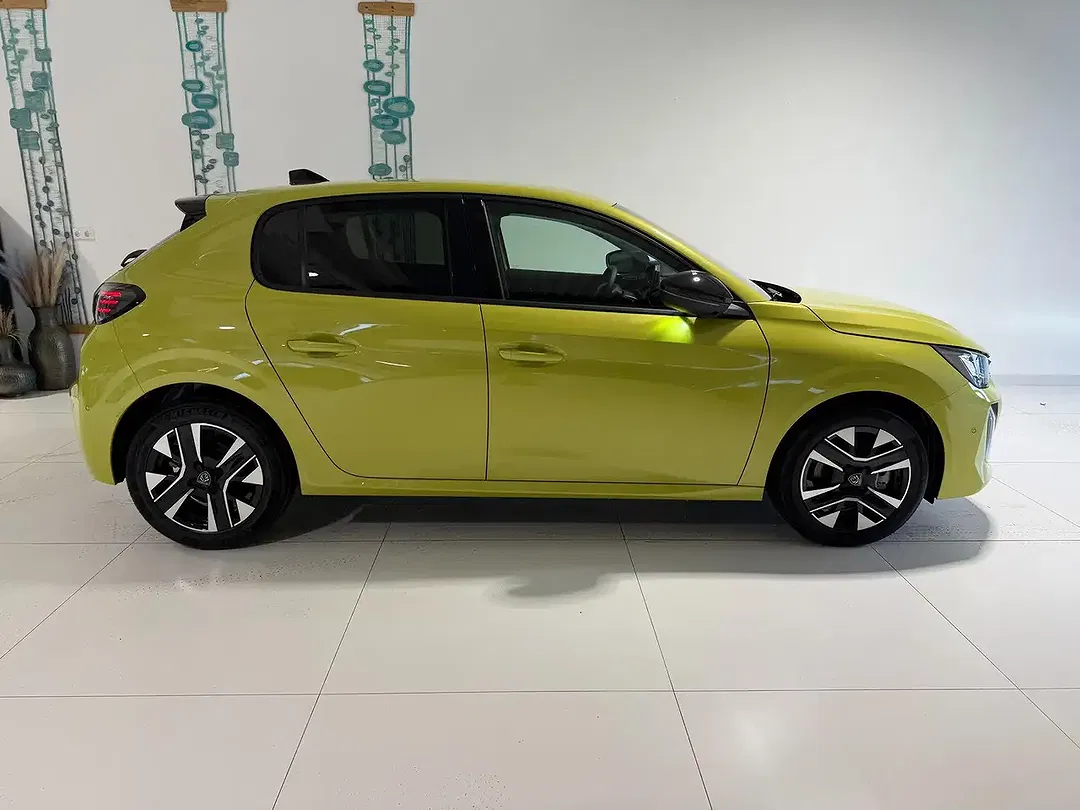Peugeot 208 - Thumbnail 3