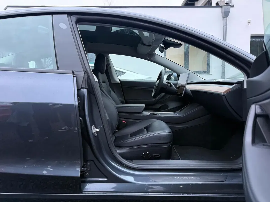 Tesla Model 3 - Thumbnail 14