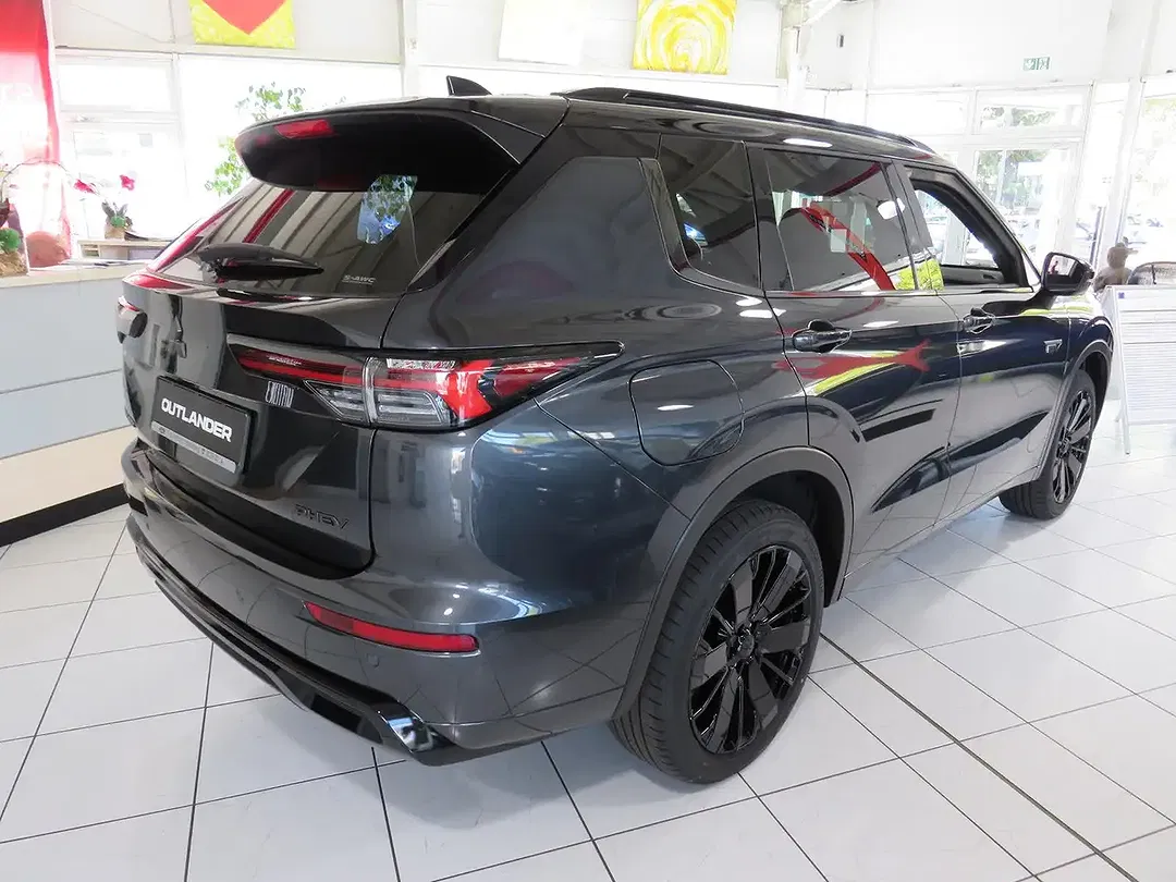 Mitsubishi Outlander - Thumbnail 5