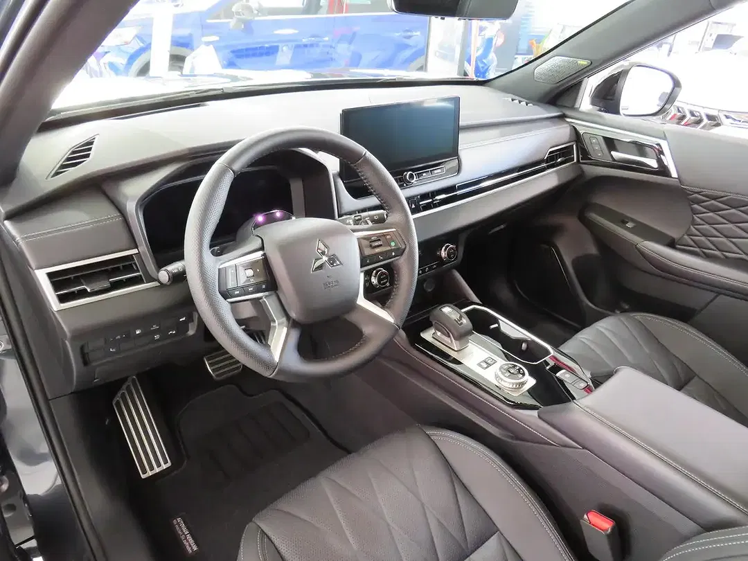 Mitsubishi Outlander - Thumbnail 7