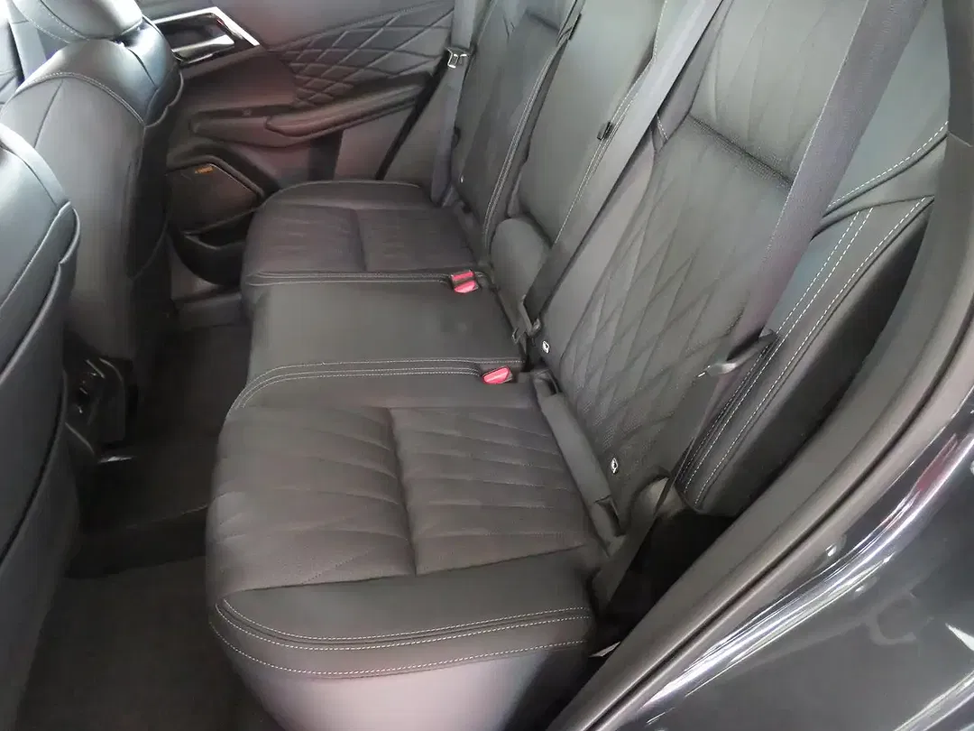 Mitsubishi Outlander - Thumbnail 9