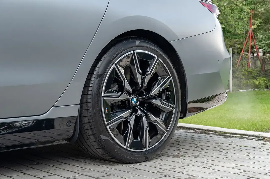 BMW 760 - Thumbnail 9
