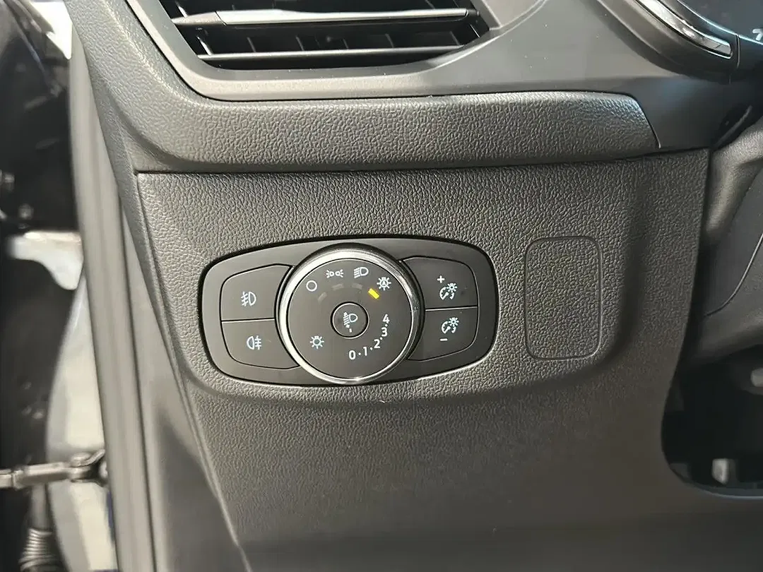 Ford Focus - Thumbnail 12
