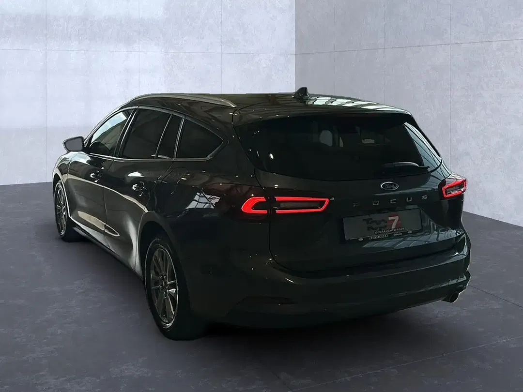 Ford Focus - Thumbnail 3