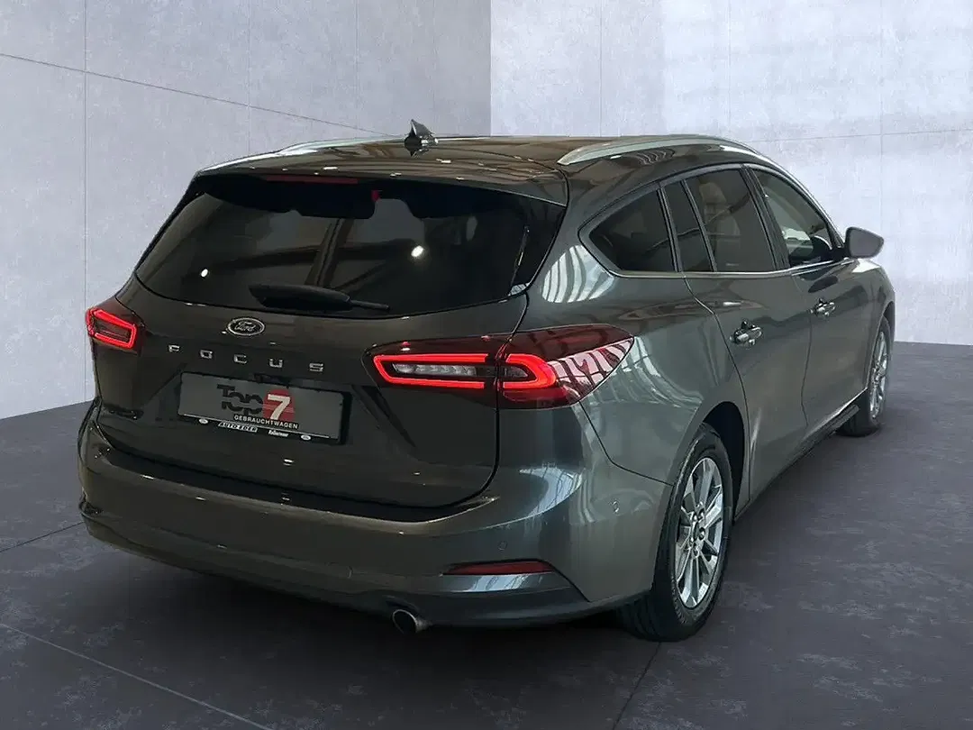 Ford Focus - Thumbnail 4