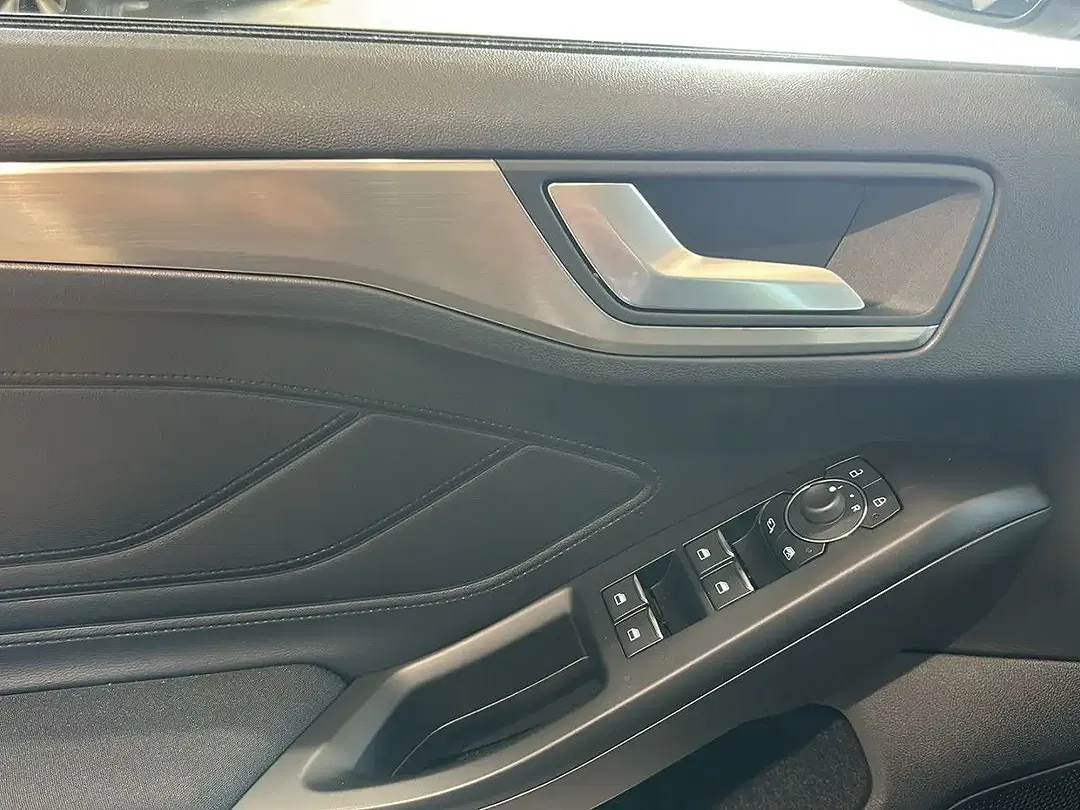Ford Focus - Thumbnail 7