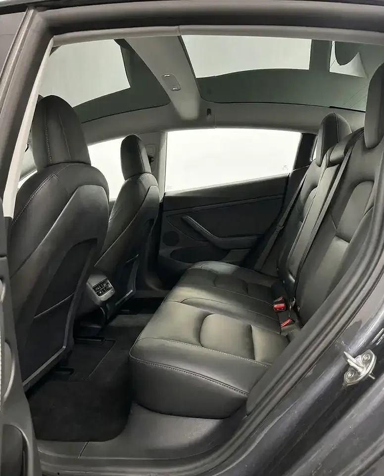 Tesla Model Y - Thumbnail 13