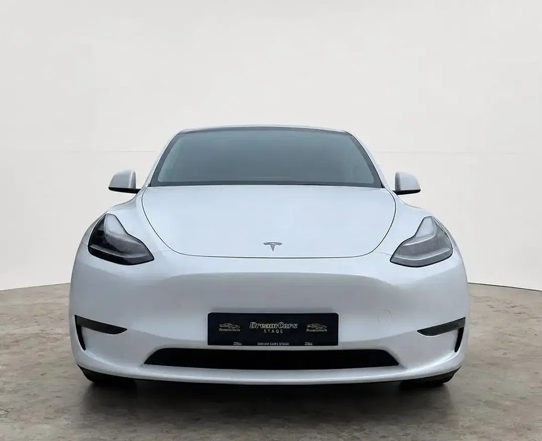 Tesla Model Y - Thumbnail 8