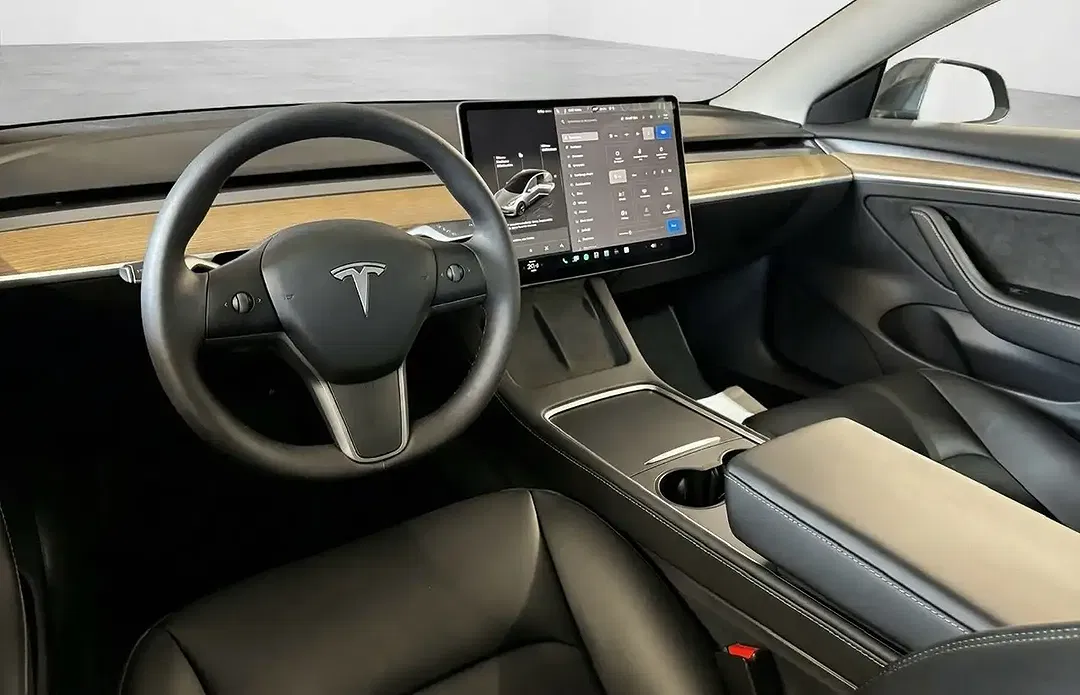 Tesla Model Y - Thumbnail 9