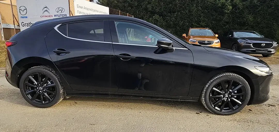 Mazda 3 - Thumbnail 4