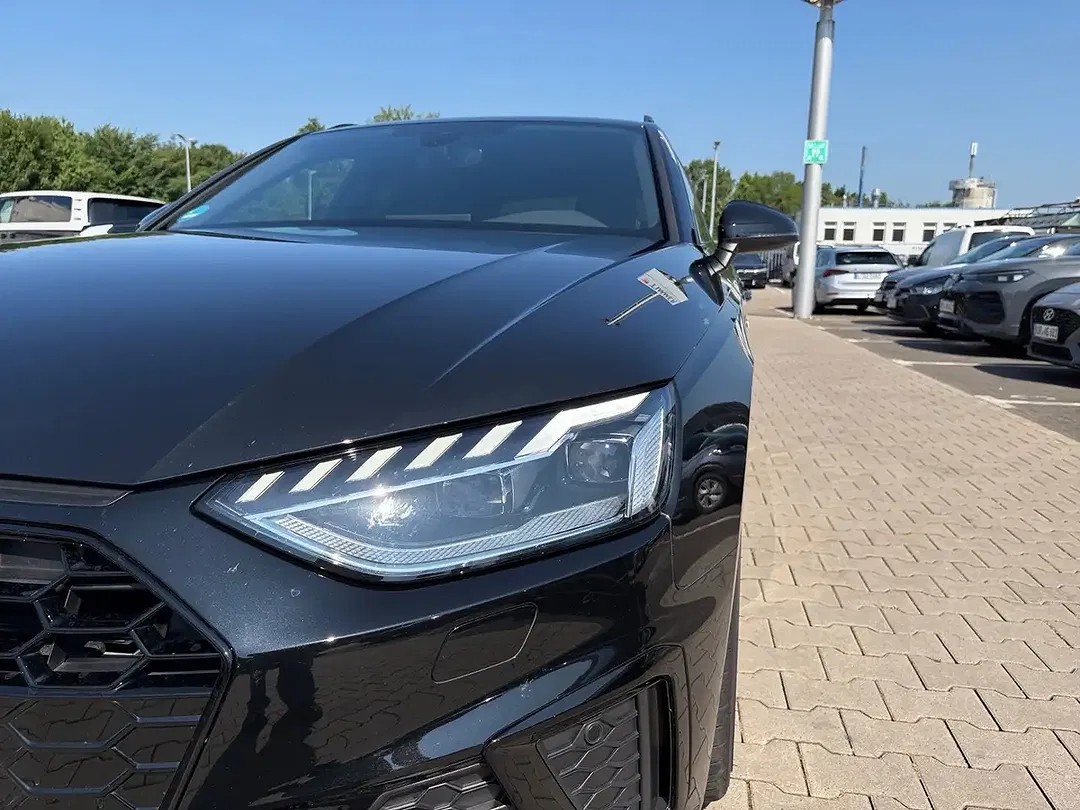 Audi A4 - Thumbnail 5