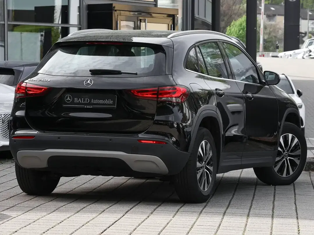 Mercedes-Benz GLA 250 - Thumbnail 3