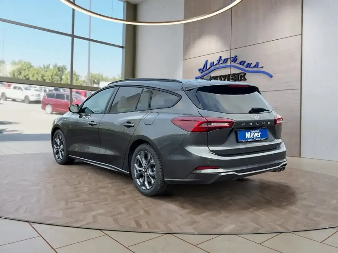 Ford Focus - Thumbnail 4