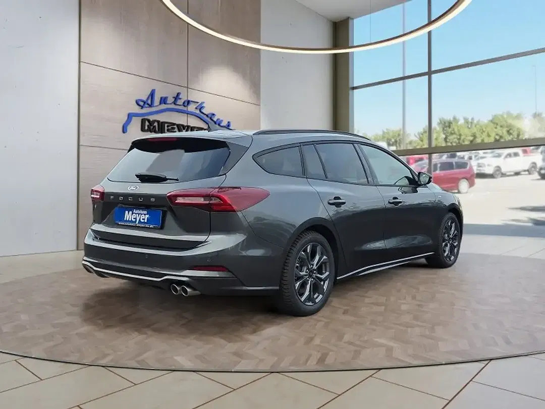 Ford Focus - Thumbnail 6