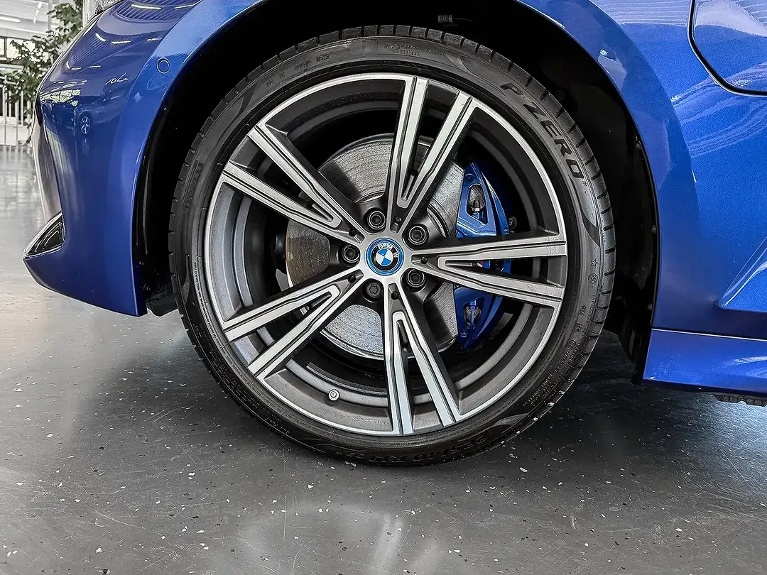 BMW 330 - Thumbnail 6
