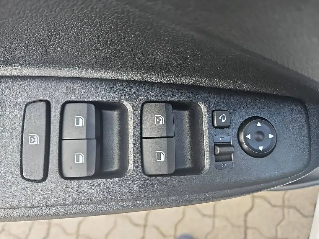 Hyundai i10 - Thumbnail 15