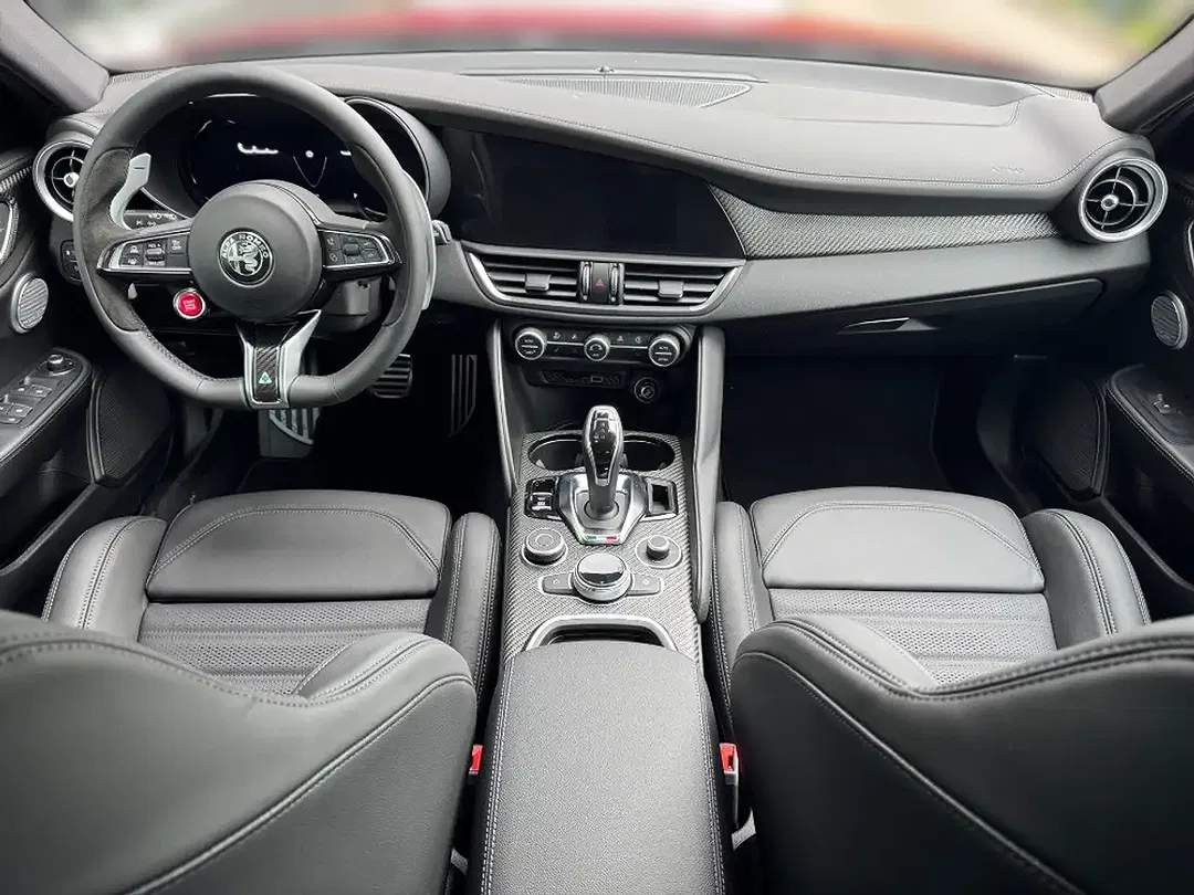Alfa Romeo Giulia - Thumbnail 10