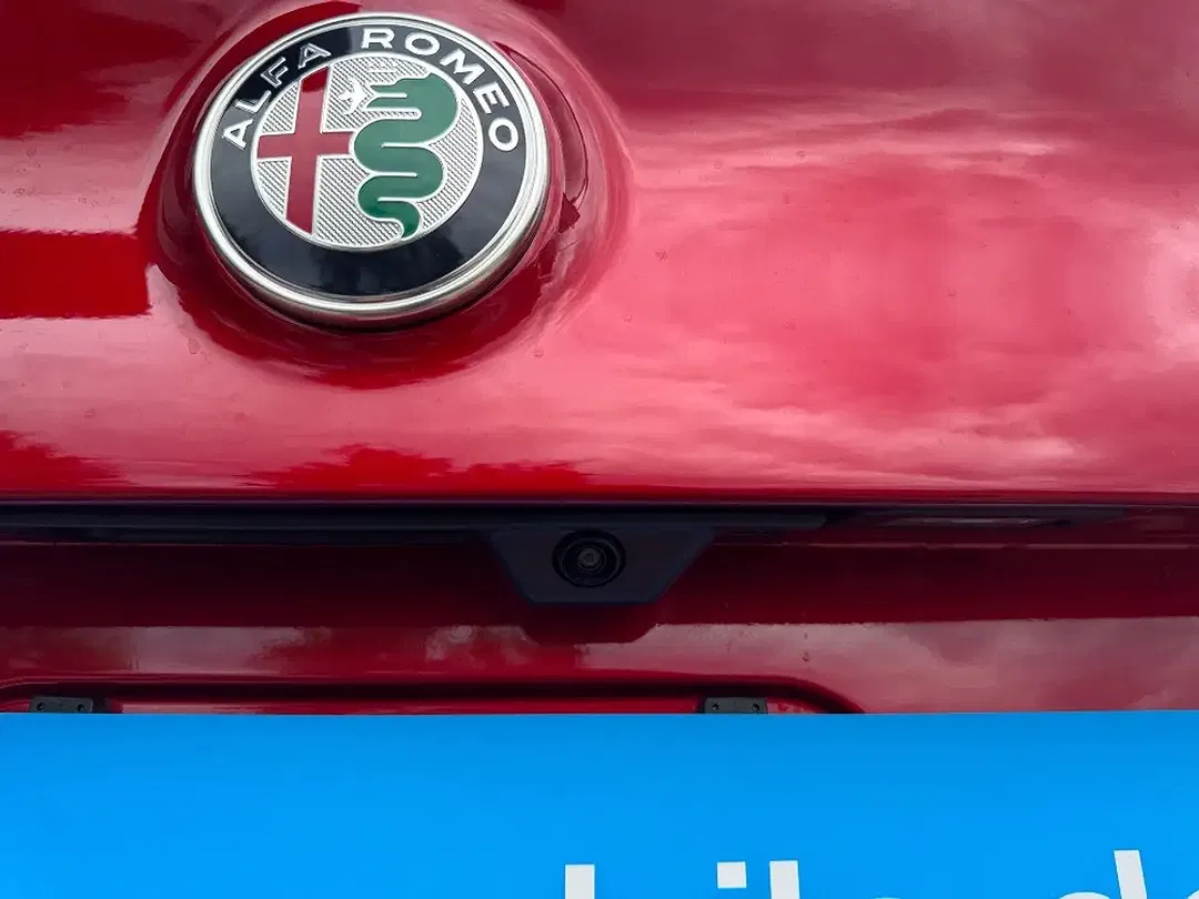 Alfa Romeo Giulia - Thumbnail 5
