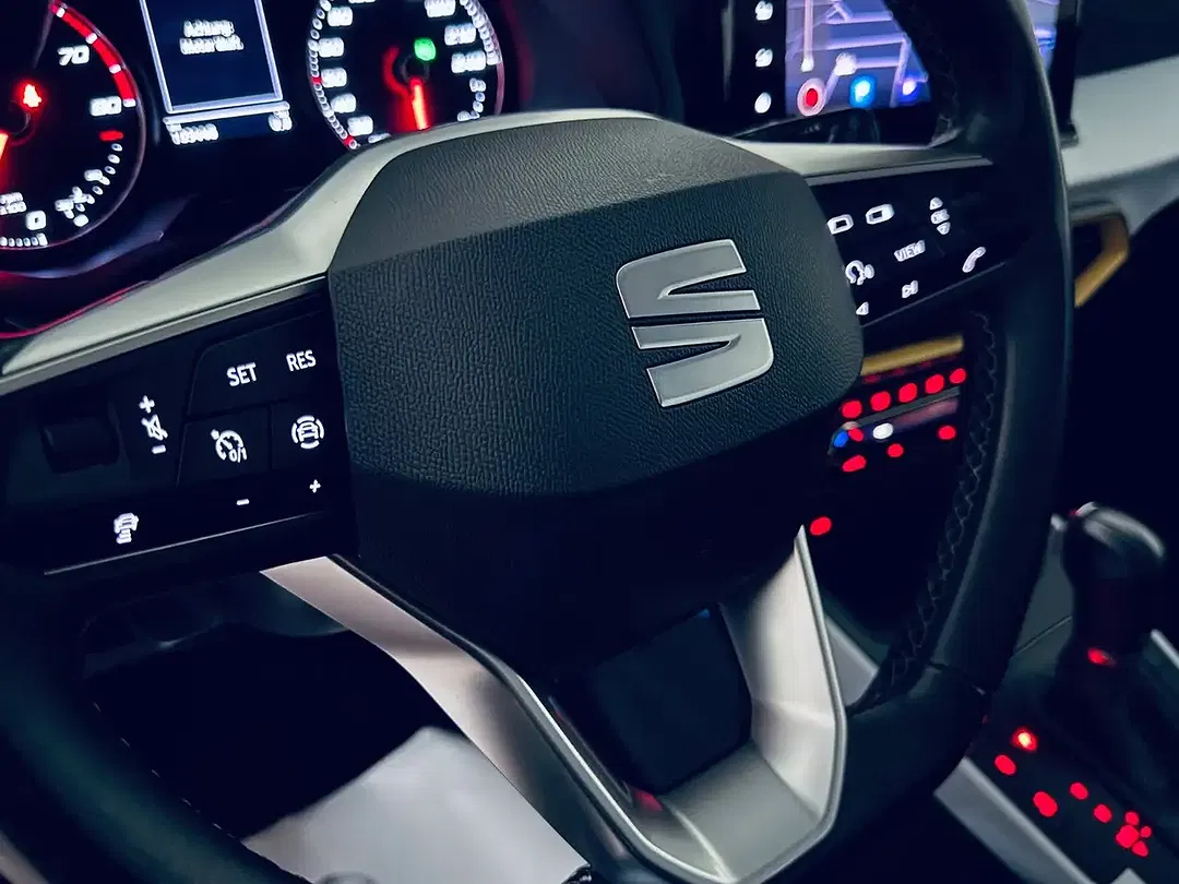 SEAT Arona - Thumbnail 3
