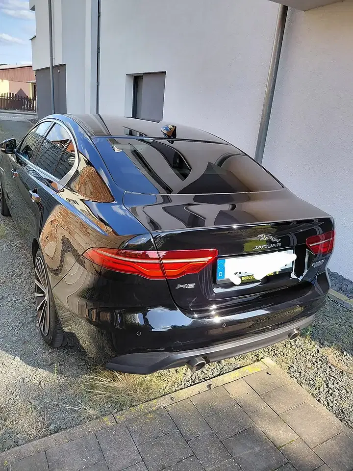 Jaguar XE - Thumbnail 5