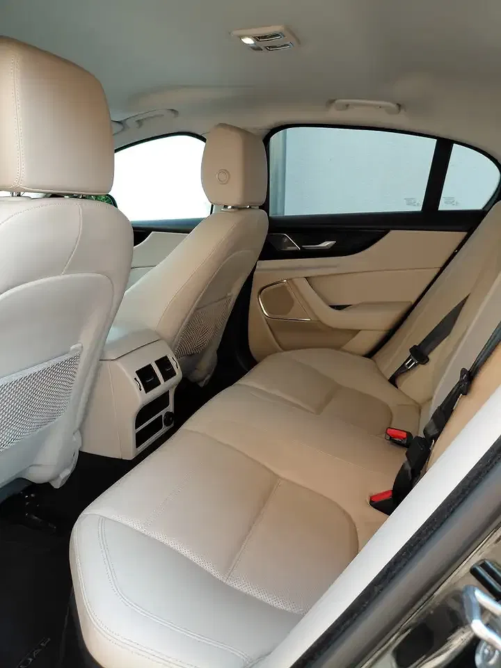 Jaguar XE - Thumbnail 9