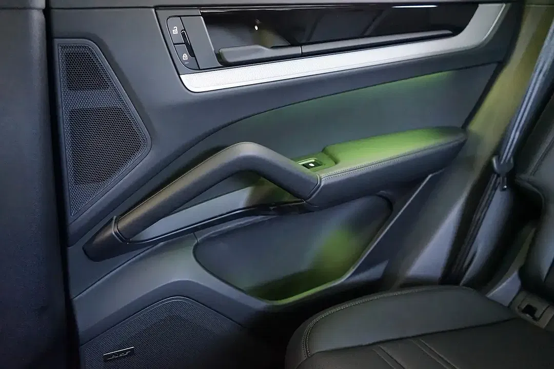 Porsche Cayenne - Thumbnail 25