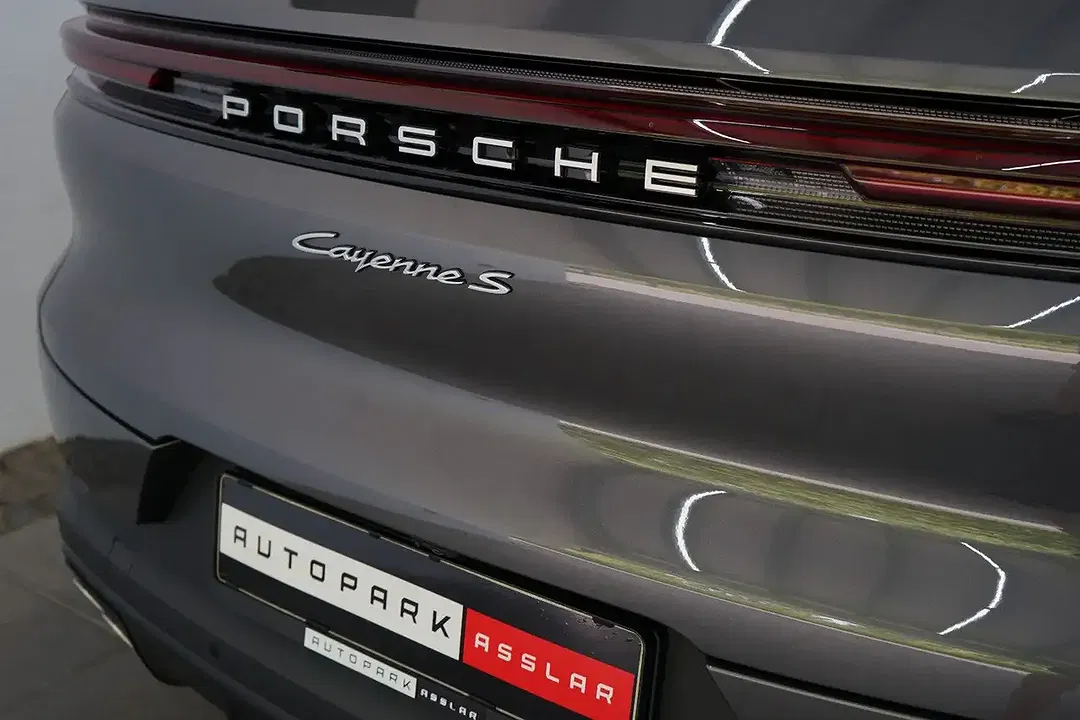 Porsche Cayenne - Thumbnail 28