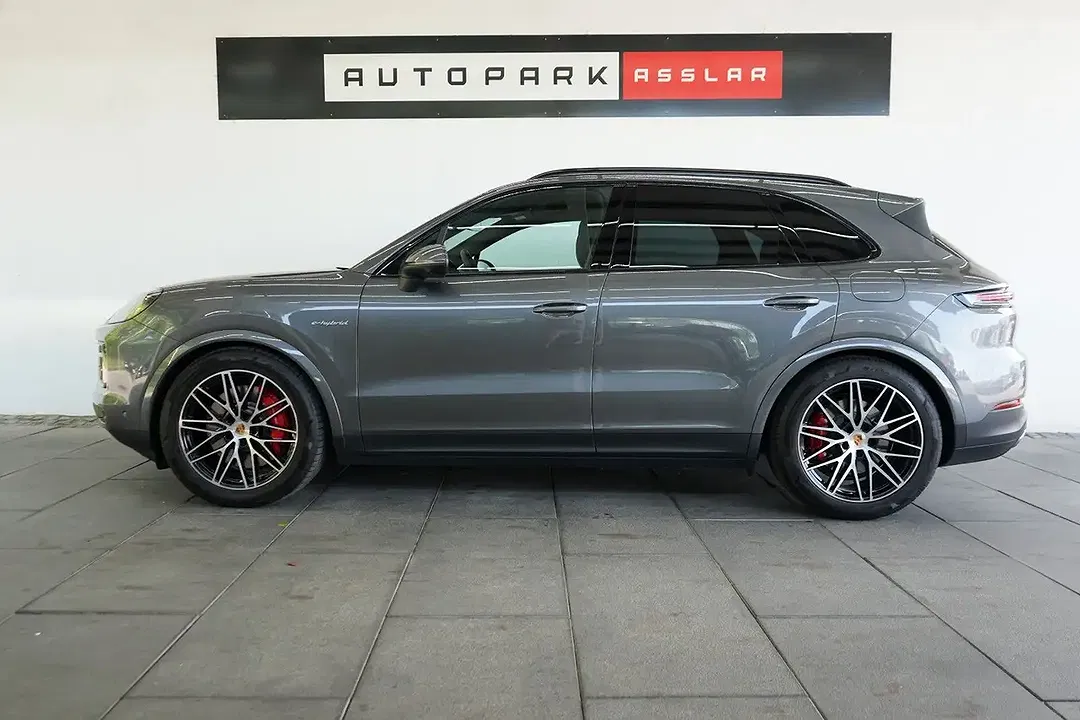 Porsche Cayenne - Thumbnail 5