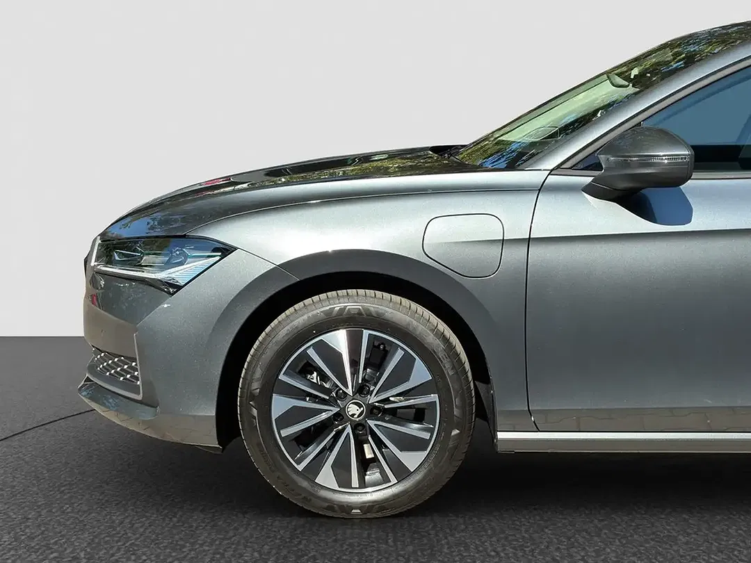 Skoda Superb - Thumbnail 4