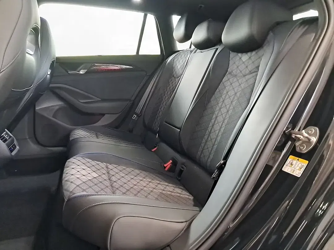 Volkswagen Passat - Thumbnail 8