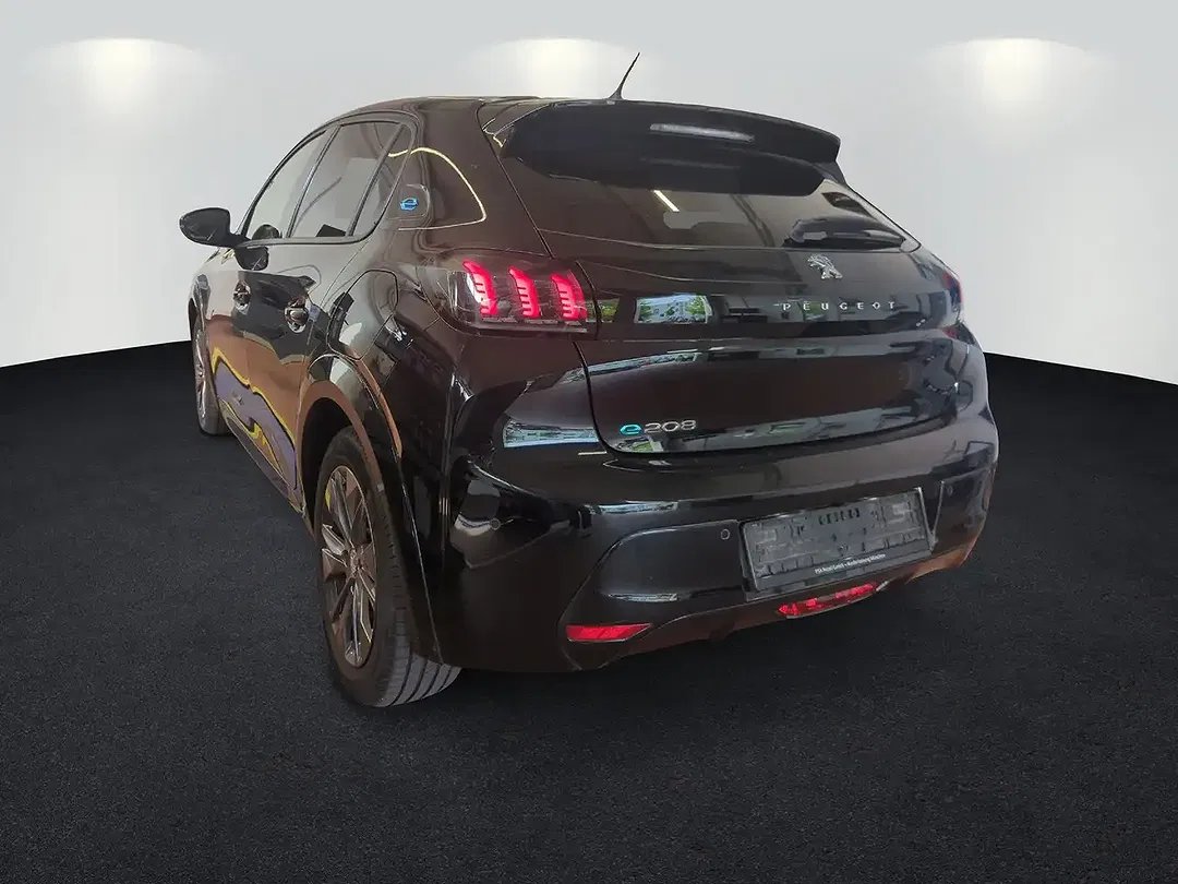 Peugeot 208 - Thumbnail 4