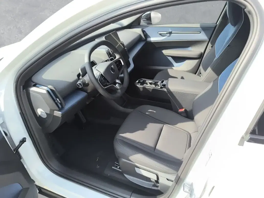Volvo EX30 - Thumbnail 11