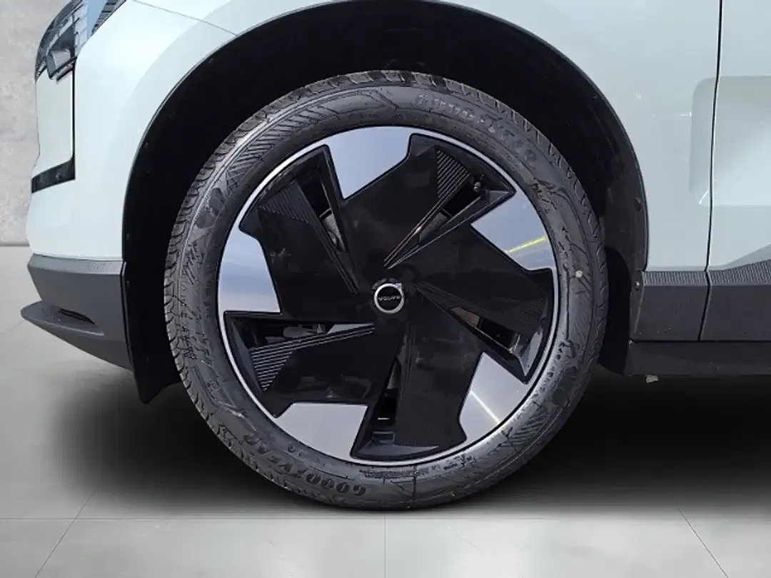 Volvo EX30 - Thumbnail 9