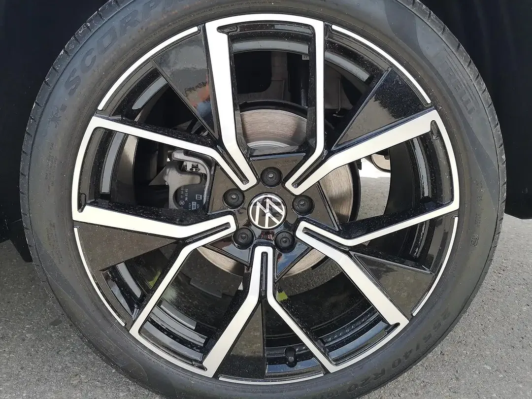 Volkswagen Tiguan - Thumbnail 5